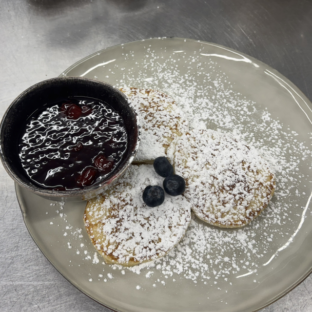 Pannenkoek met warme krieken