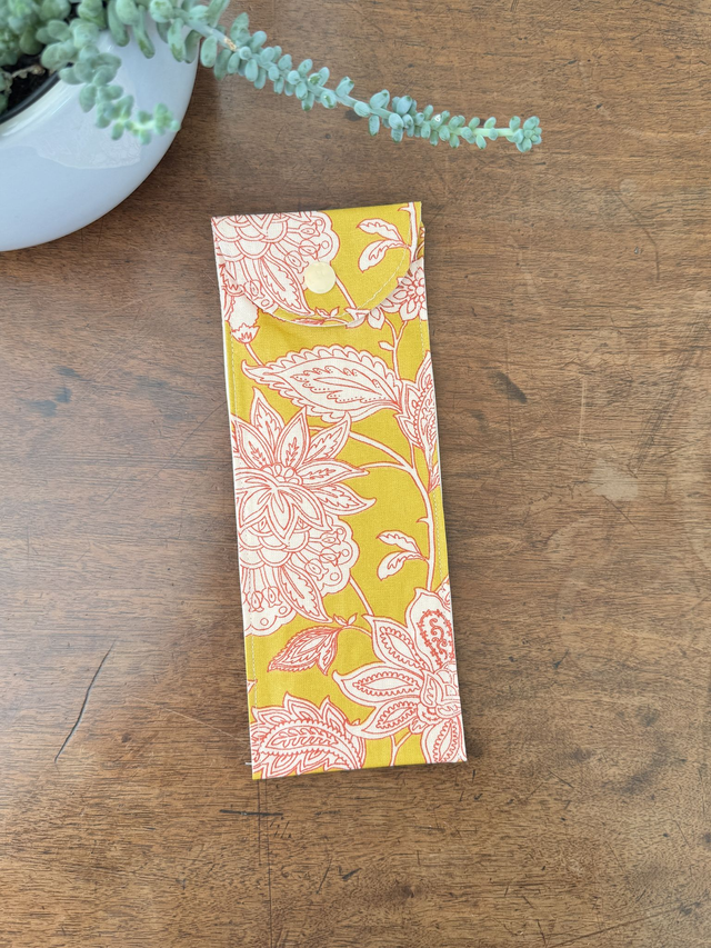 Étui à brosse à dents / ou à couverts