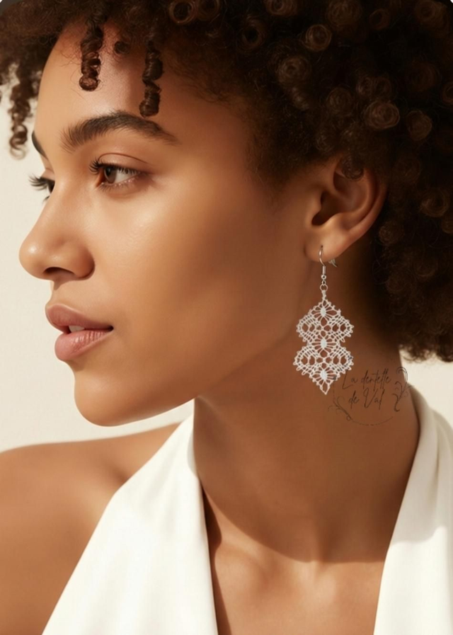 Boucles d'oreilles blanches code 8