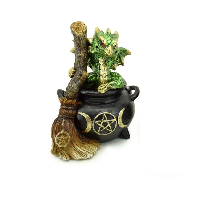Dragon bébé dans chaudron magique et balai de sorcier vert