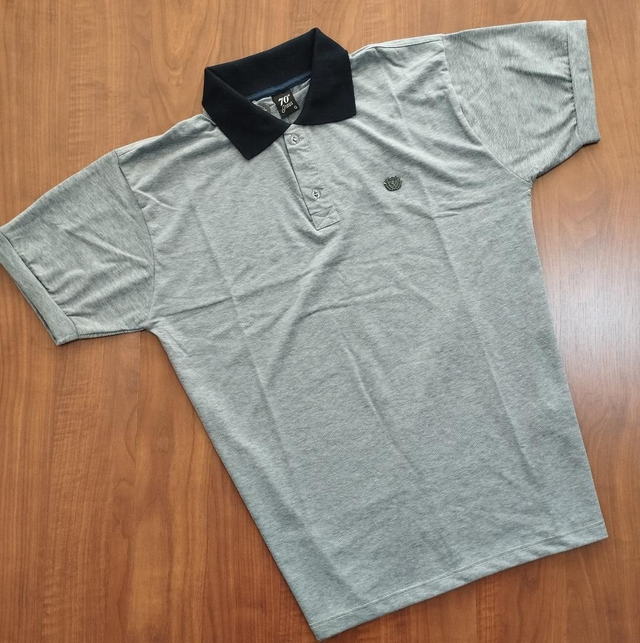 Camisa Polo Piquet Premium Cinza gola preta 