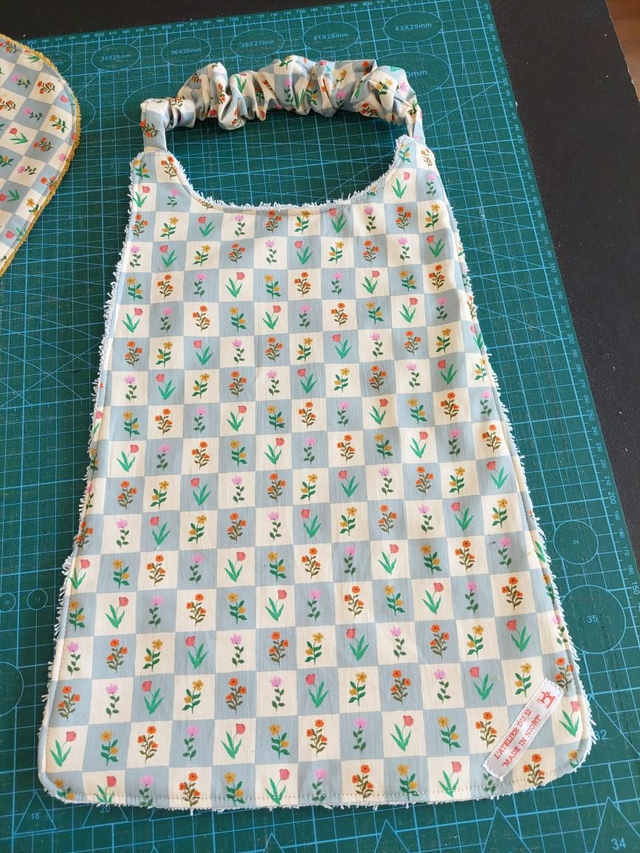 Serviette maternelle petites fleurs