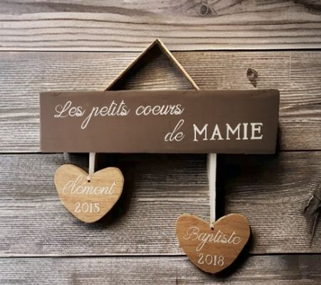 Décoration à suspendre "les petits coeurs de Mamie"