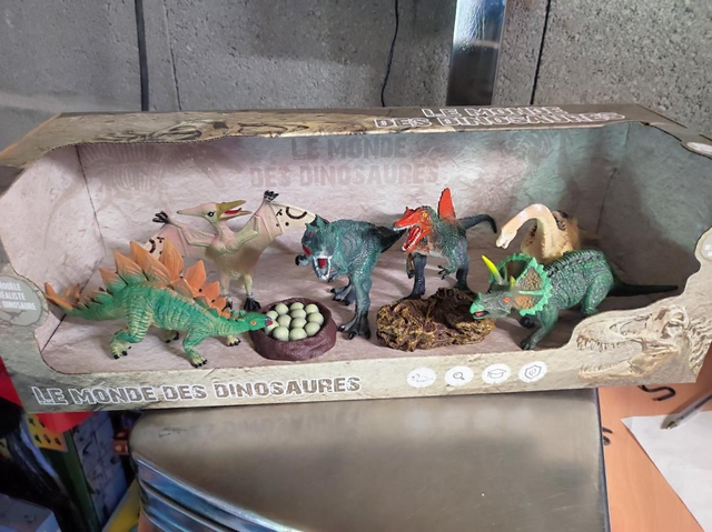 COFFRET LE MONDE DES DINOSAURES