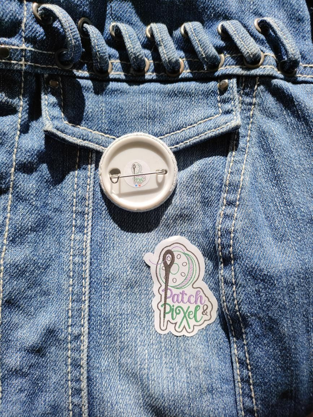 Y0shi mini Badge ou porte clé brodé à la main Pixel art