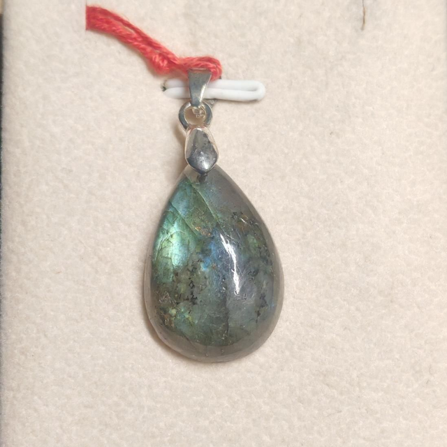 Pendentif petite goutte labradorite, bélière argent 925