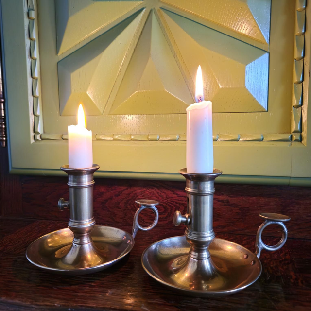 Élégantes paire de bougeoirs de chevet 