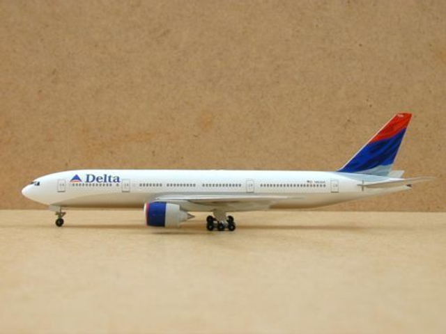 Delta Airlines B777-232 (N863DA) 1:400
