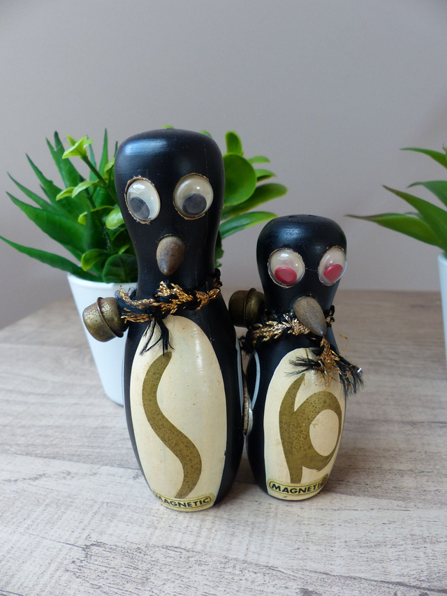 Vintage Salière et Poivrière en Bois Magnétiques Oiseaux Animaux Pingouins Manchots Années 1950, collection salières et poivrières anciennes