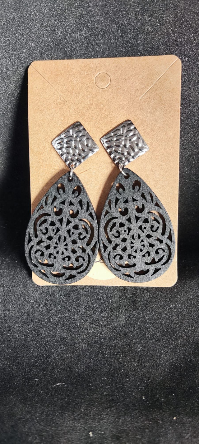 Boucles d’oreilles en bois – Motif ajouré