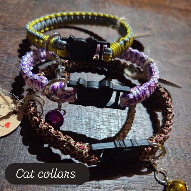 Paracord cat collars with quick pull release catch and bell