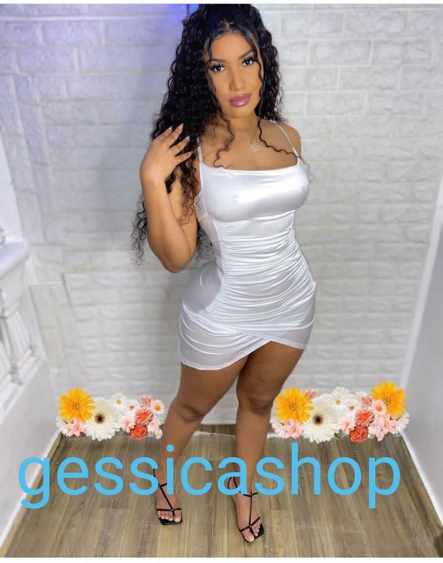 Robe Courte Décolleté