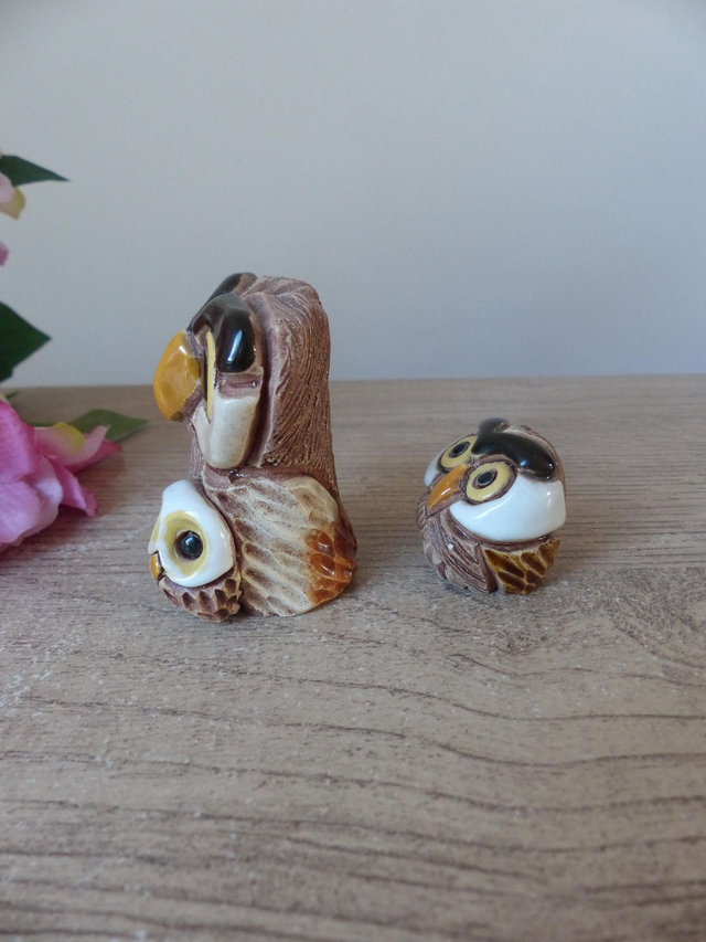 Figurines artisanales famille de chouettes en céramique sculptées main – Décoration originale en argile avec grands yeux expressifs