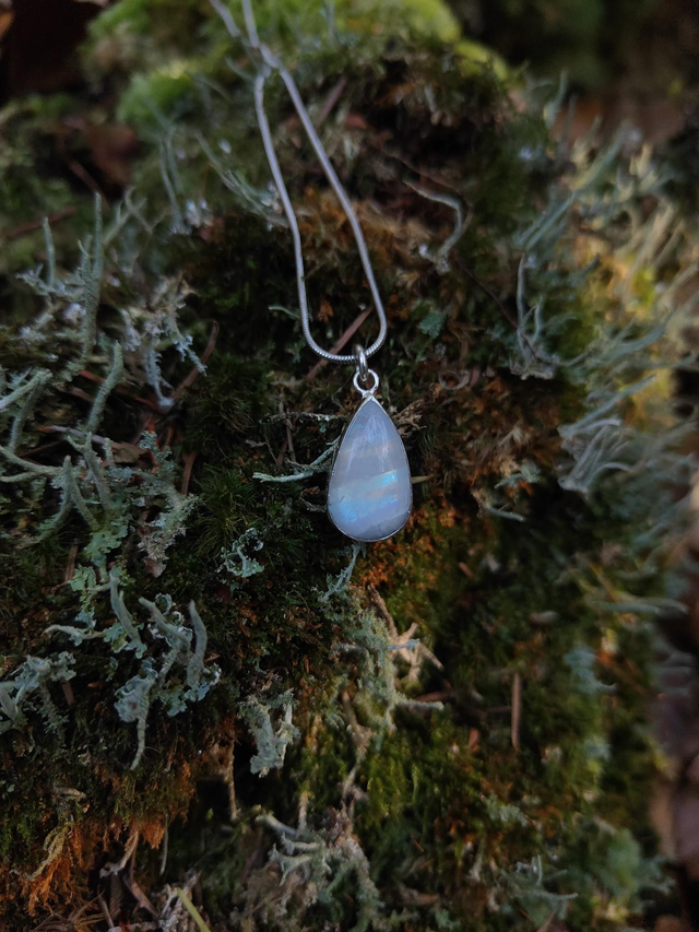 Pendentif Goutte en Argent et Pierre de Lune
