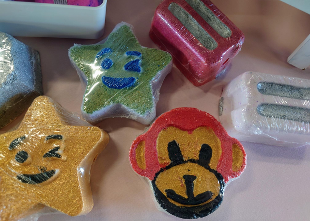 3 Bath Bombs - £10