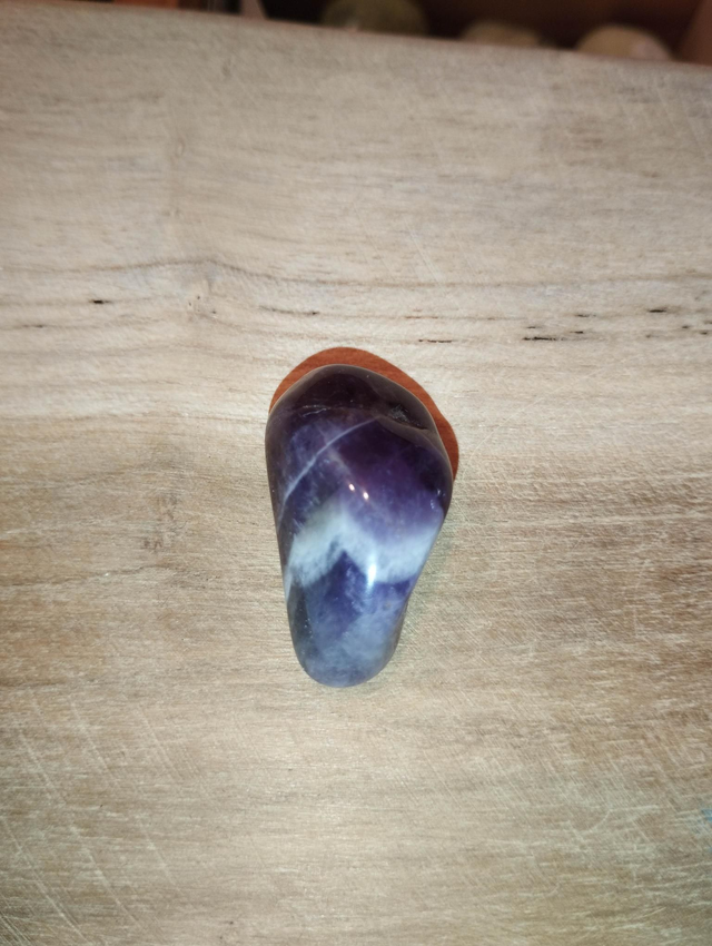 Améthyste à chevrons 