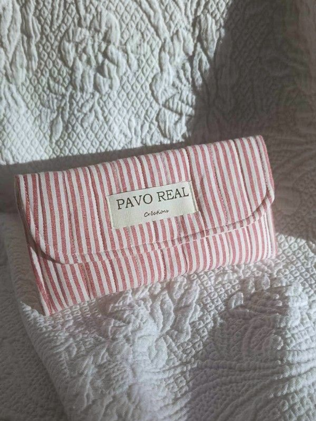 Pochette à lunettes à rayure rouge