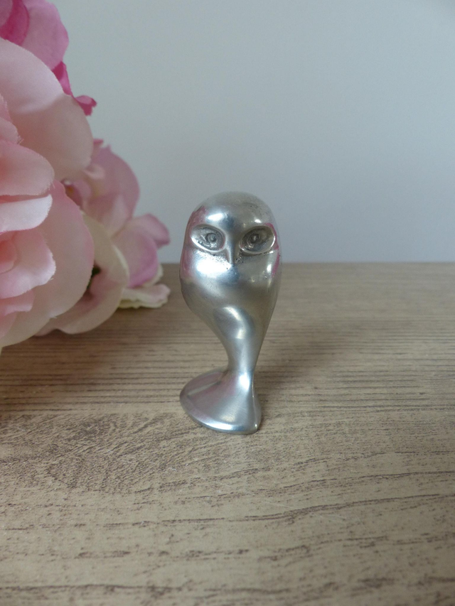 Figurine chouette miniature en étain, sculpture oiseau stylisé forme moderne en métal, collection petits animaux en étain vintage