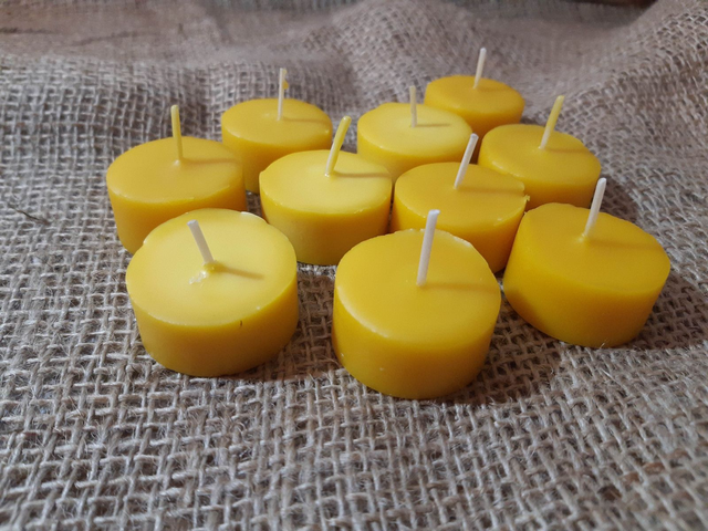 Svíčka ze včelího vosku - čajová