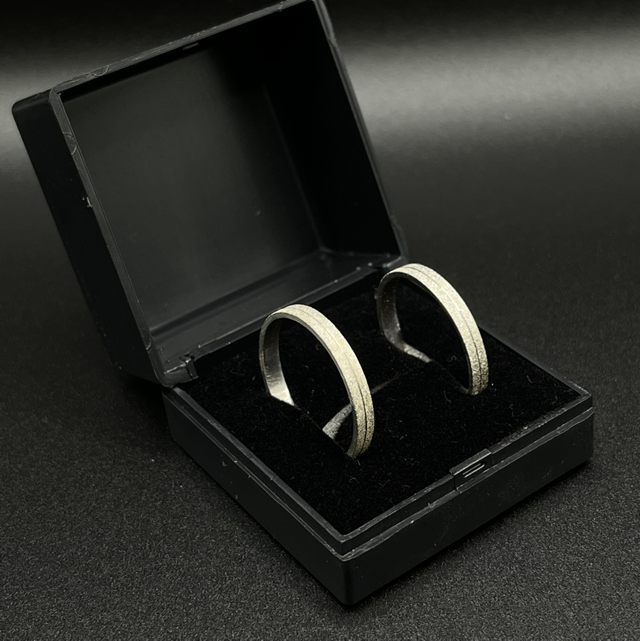 Aliança fosca com frizo