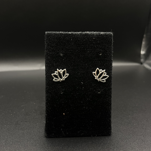 Brinco folhas vazadas