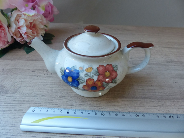 Petite théière ou cafetière décor fleurs bleues et orange en grès véritable années 1970 Décoration Vintage Bohème Cuisine Salon