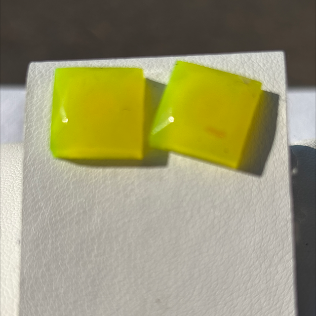 Boucles clous epoxy