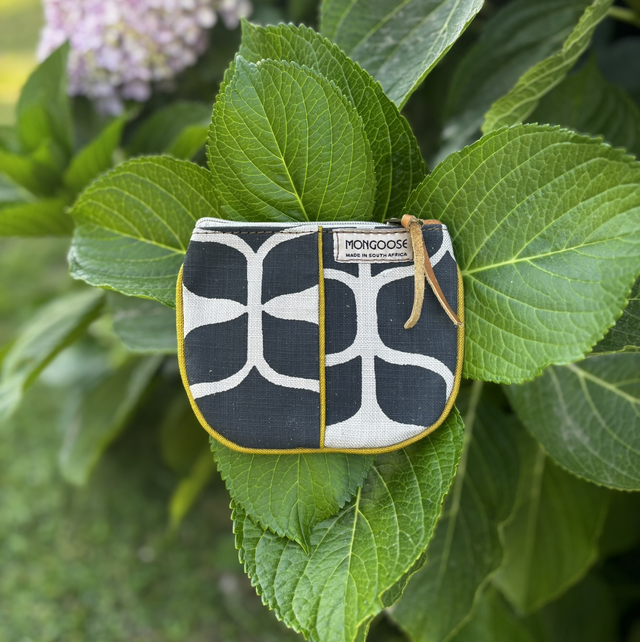 Patchy Purse Graphic Charcoal/Natural