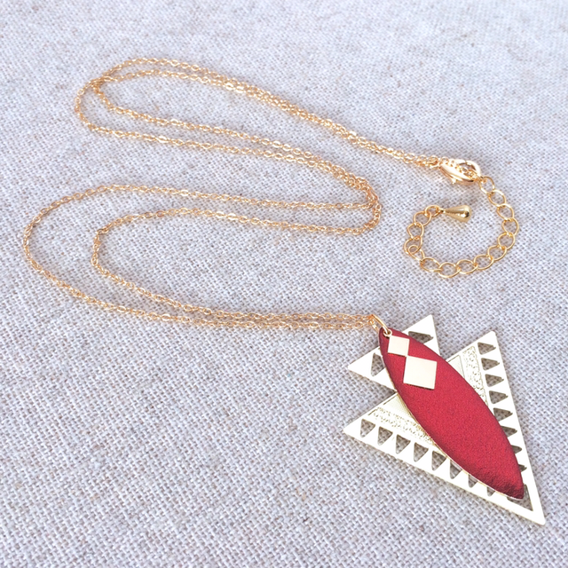 Sautoir « Vielle » doré, cuir métallisé couleur brique