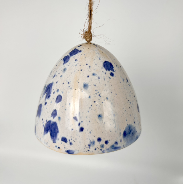 Cloche « blanche tachetée »
