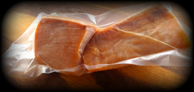 Espadon Fumé Tranché Sur Plateau Sous Vide