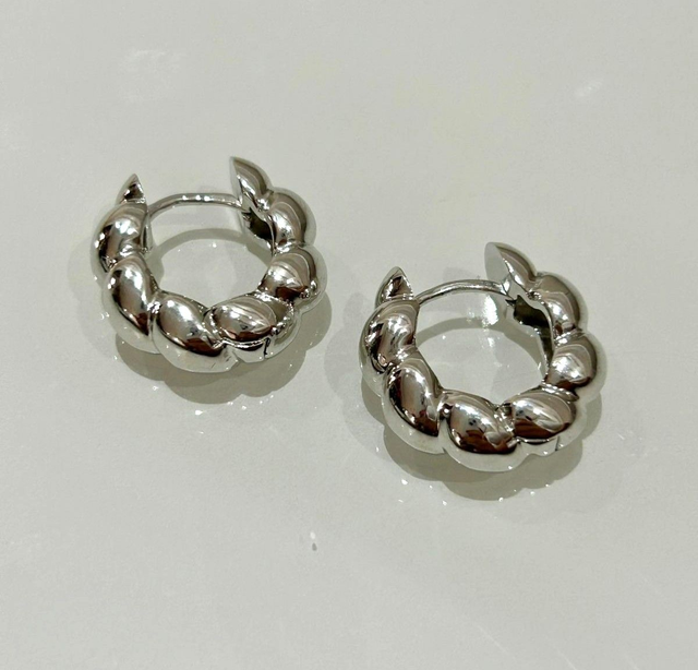 Argola torcida liso polido banhado em ouro 18k  Tam G