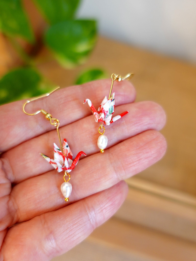INOX doré / Origami grues, oiseaux / Papier japonais washi / Rouge, blanc, or / Boucles d&#039;oreilles origami /