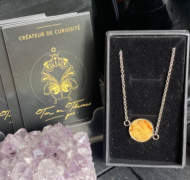 Bracelet et cuir d’esturgeon teinté