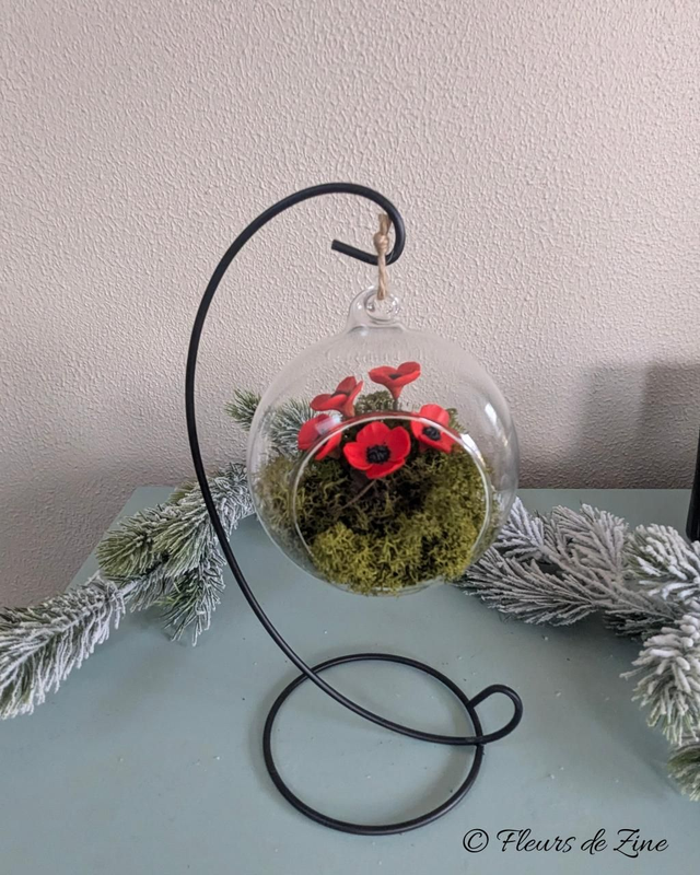 Vase suspendu bouquet de coquelicots 