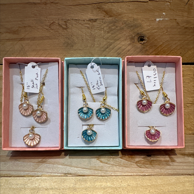 Shell Earring and Necklace Set