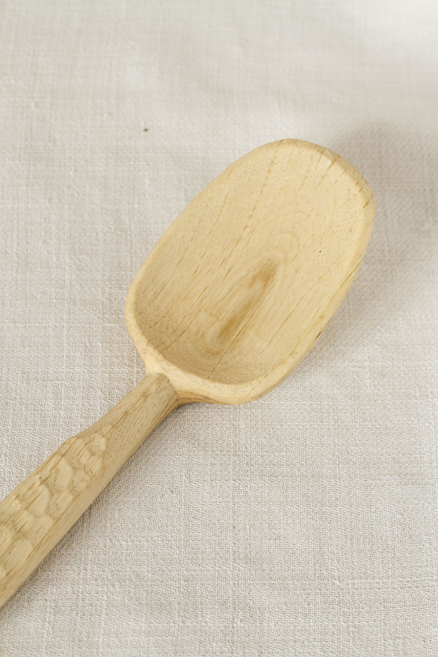 Cuillère de cuisine en chêne