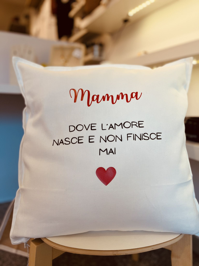 Cuscino "Mamma dove l'amore nasce e non finisce mai"