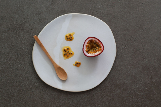 Les assiettes irrégulières ivoires