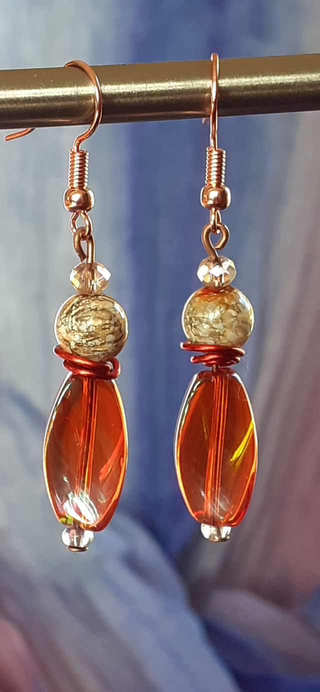 Gewoon Petites boucles d'oreilles perle hélicoïdale orange métallisé