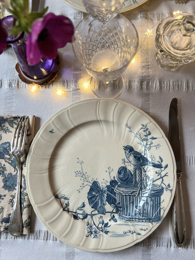 OISEAUX - Suite de 6 assiettes plates aux Oiseaux par la manufacture française de Gien - Terre de Fer