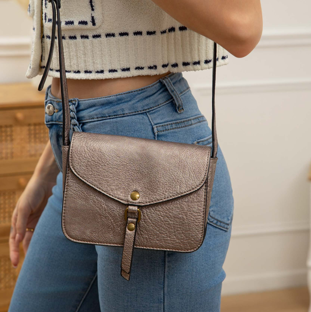 Petit sac à rabat avec languette aimanté