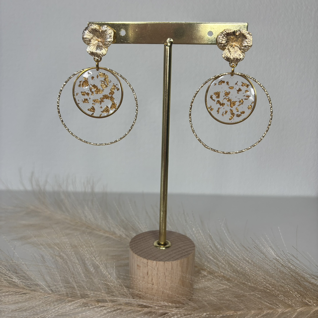 Boucles d’oreilles transparentes et feuille d’or