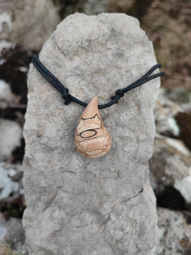 Pendentif en Bois de Hêtre Échauffé