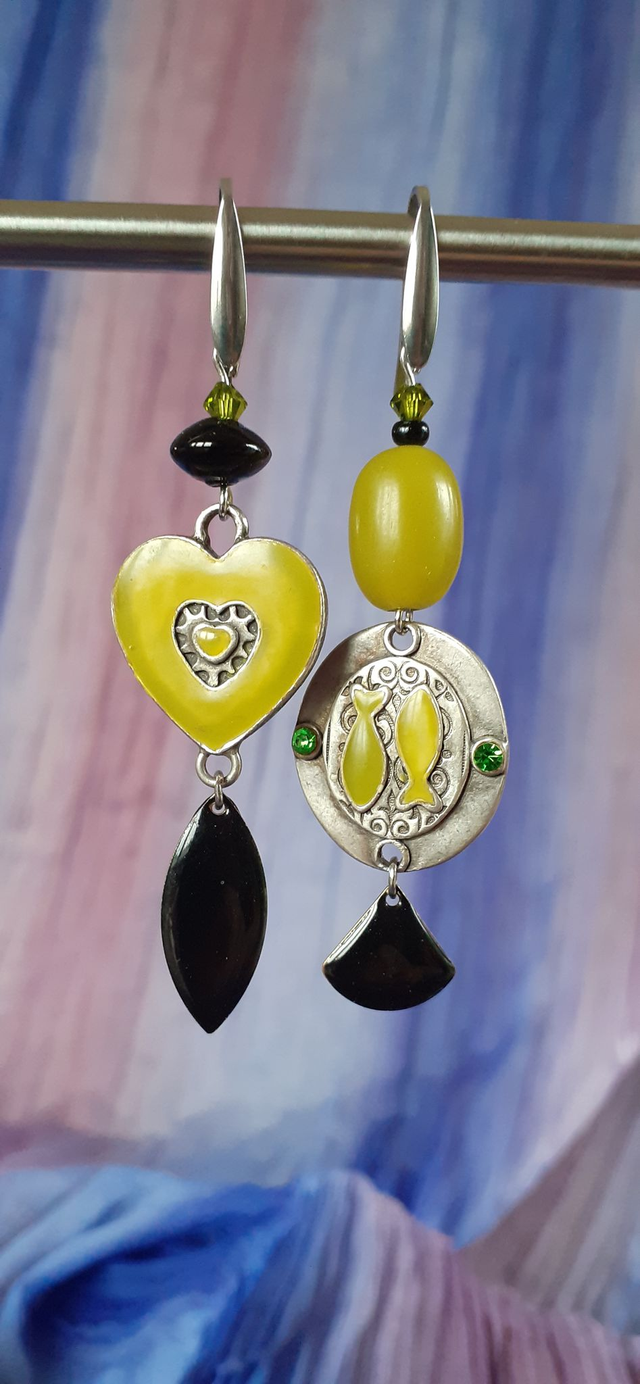 Arraina Boucles d'oreilles pendantes asymétriques, argentées, vert olive