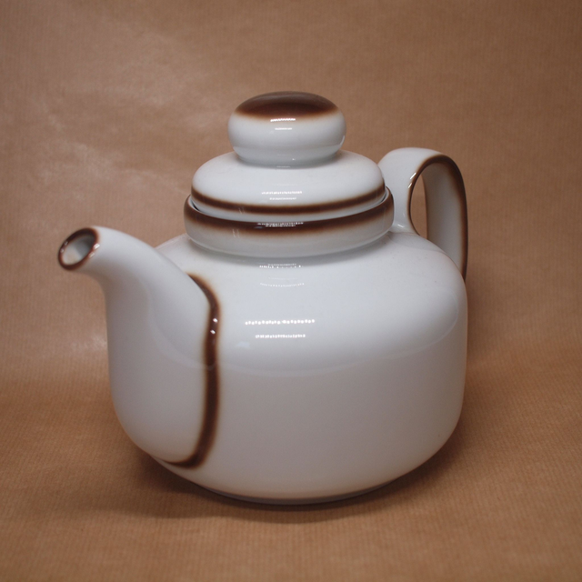 Winterling | Theepot (breedte 21 | hoogte 15 | diameter 14 cm) pot en tuit versierd met bruine bies en deksel met bruine knop | Vintage