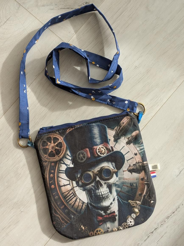 Escarcelle lord crâne horloge