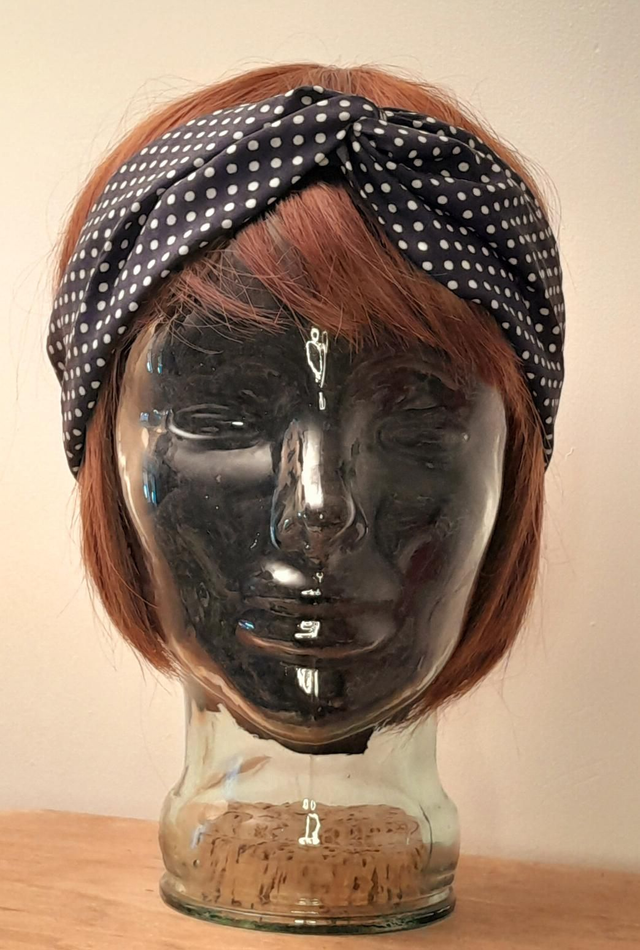 Bandeau torsadé bleu marine à pois 