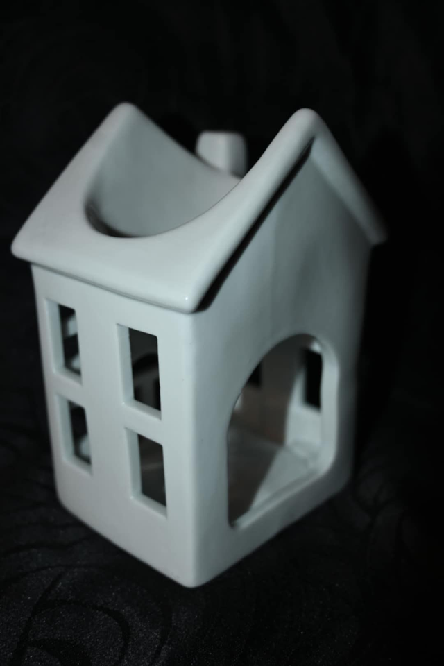 Maison de Noël avec Fenêtre – Décoration Festive et Ambiance Cosy