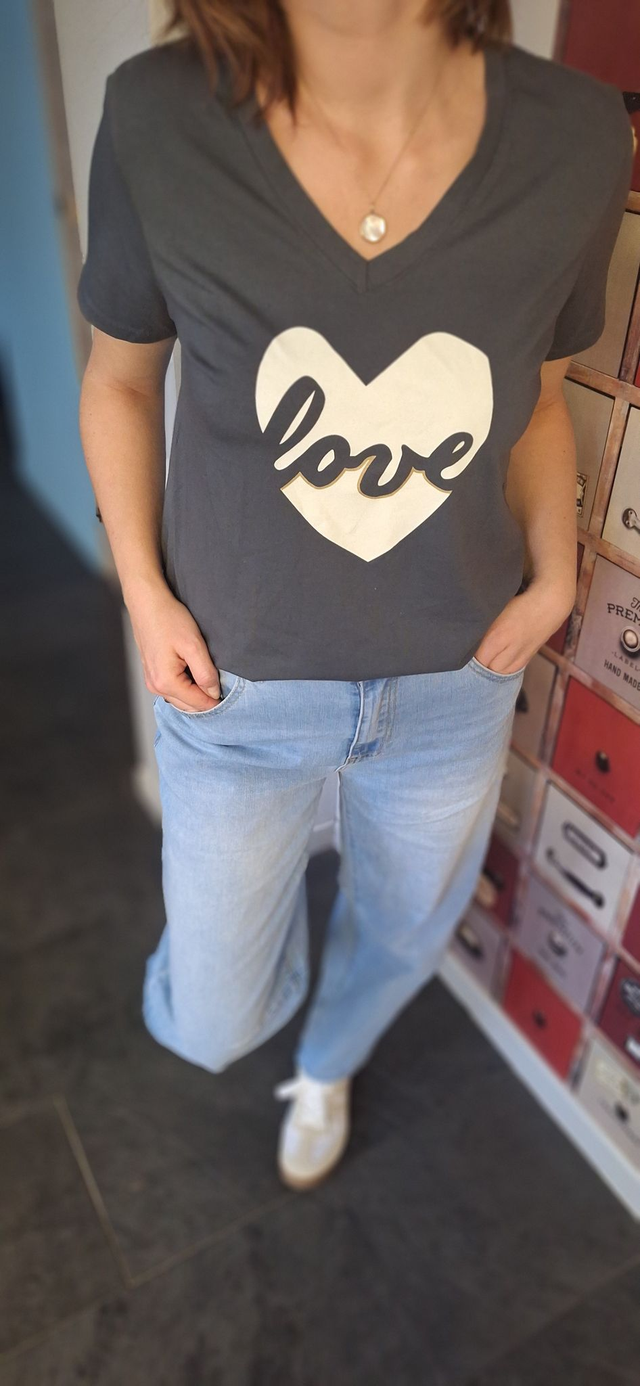 T-shirt Gris Imprimé "LOVE" – L’Indispensable Tendance

